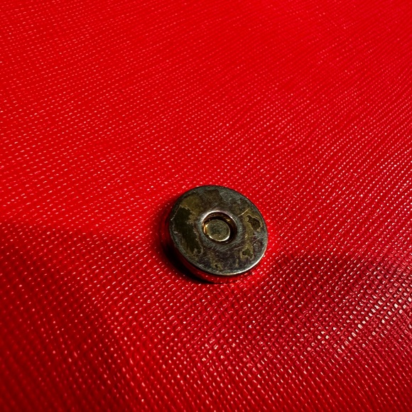 TORY BURCH RED ROBINSON PEBBLED CHAIN WALLET - Picture 7 of 14